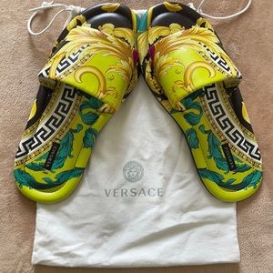Versace women’s Resort Slides